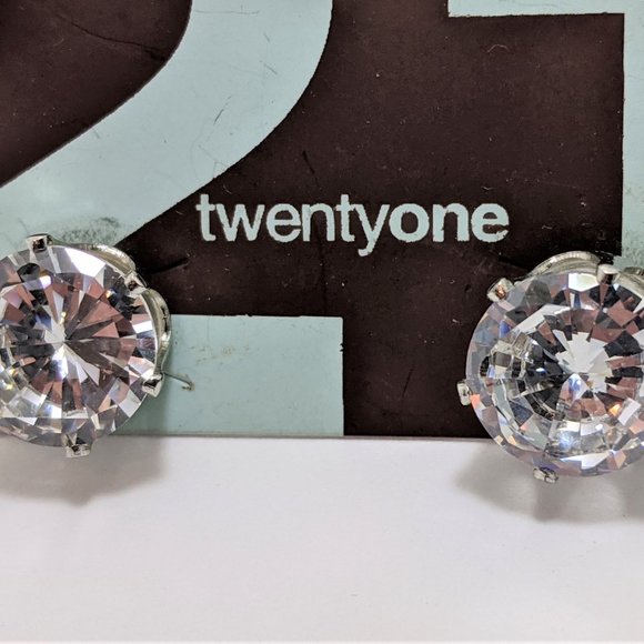 Forever 21 earrings - Picture 2 of 3